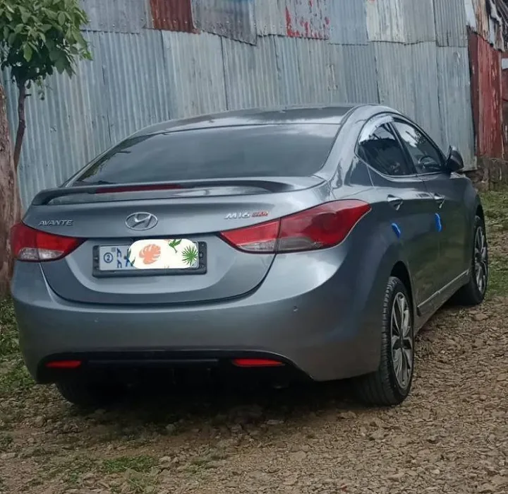 Hyundai Avante 2012 Automatic – photo 3