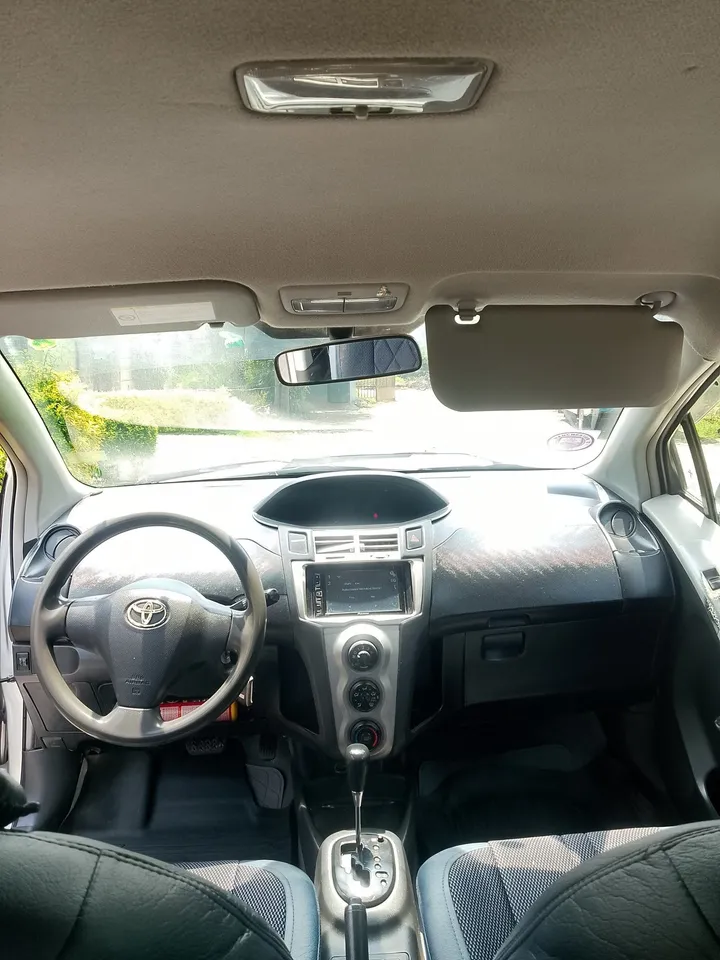 Toyota Yaris Compact 2010 – photo 5