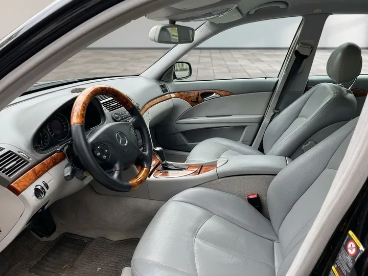 Mercedes Benz E 240 2003 Automatic – photo 3