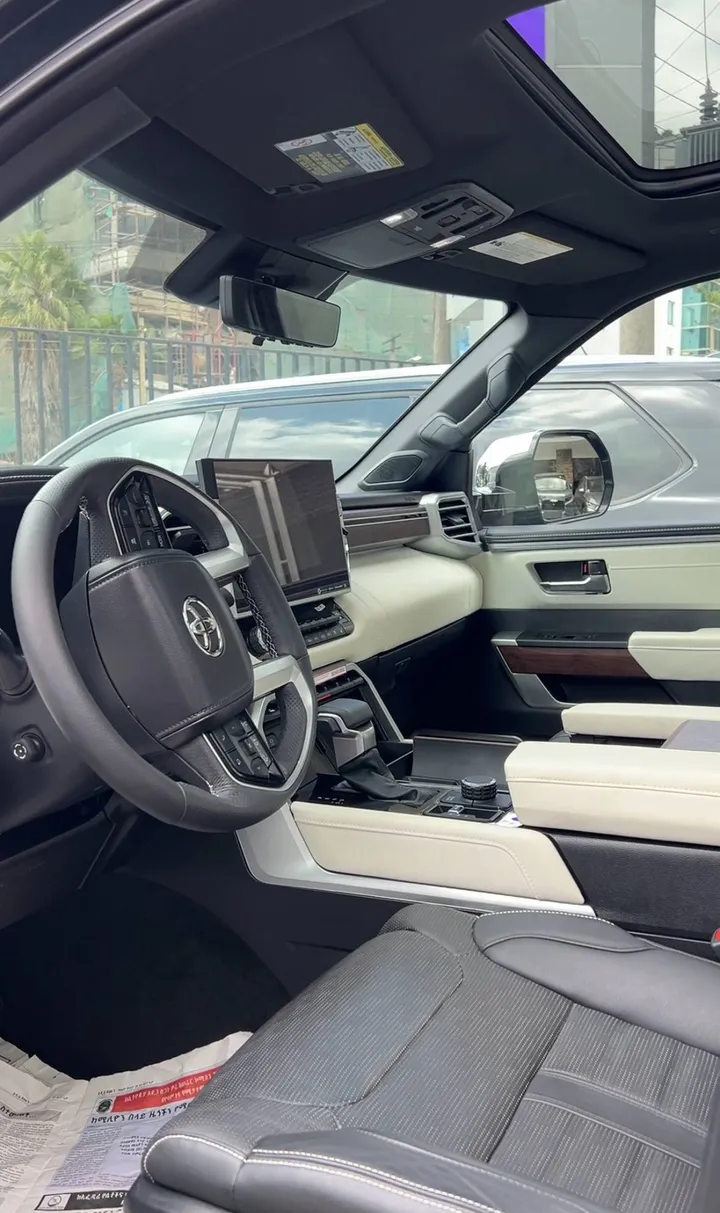 2025 Toyota Sequoia Capstone Hybrid – photo 3