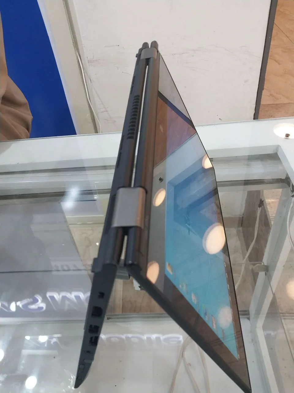 Lenovo Yoga X260 Touchscreen Laptop – photo 3