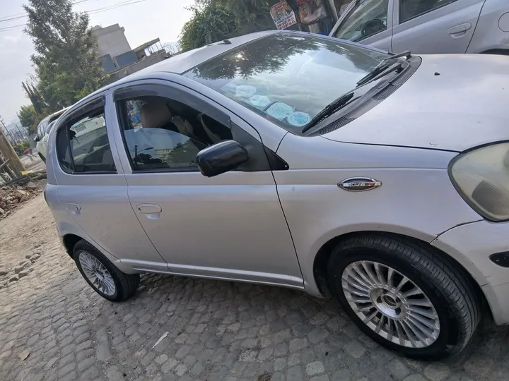 Toyota Vitz 2002 Automatic – photo 3