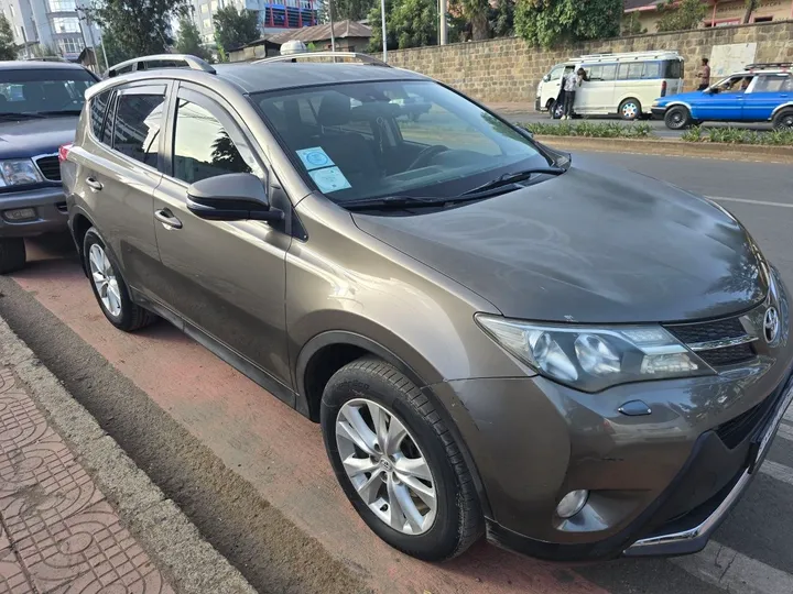 Toyota RAV4 2015 Automatic SUV – photo 4