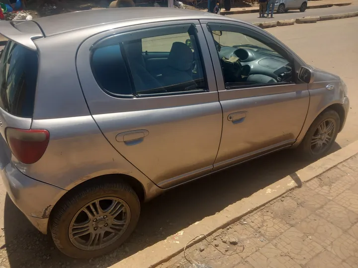 Toyota Vitz 2001 Hatchback – photo 5