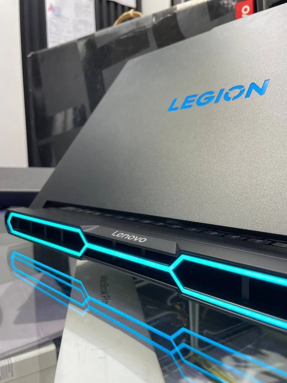 Lenovo Legion Pro 7i RTX 5090 – photo 4