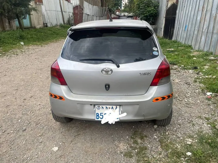 Toyota Yaris Compact 2010 – photo 3
