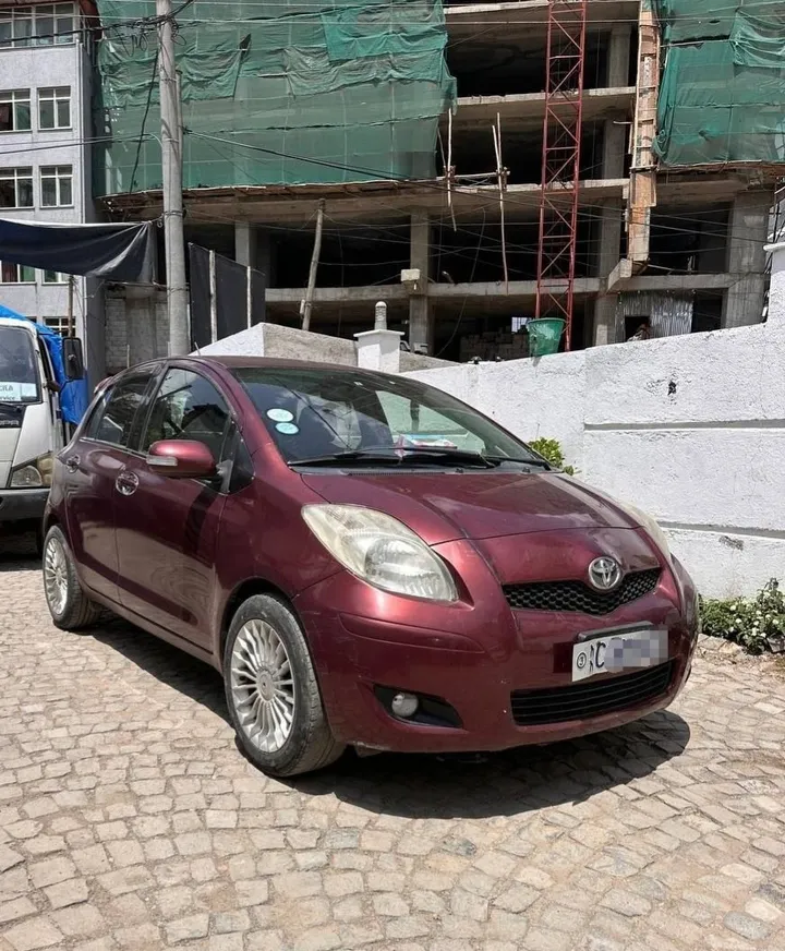2010 Toyota Yaris Compact – photo 4