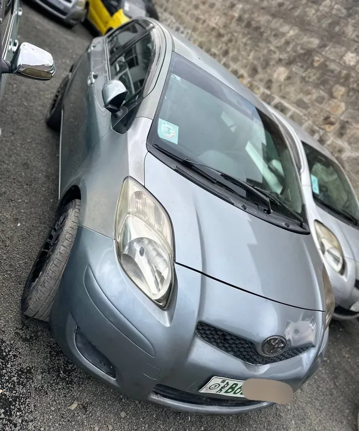 Toyota Yaris Compact 2010 – photo 4