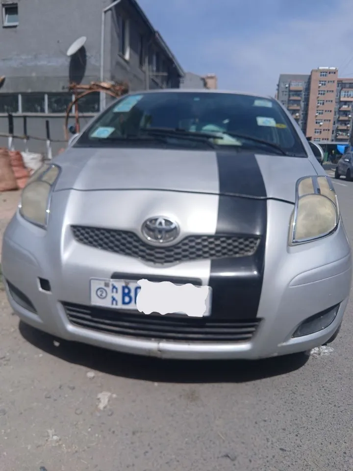 Toyota Yaris Compact 2010 Automatic – photo 3