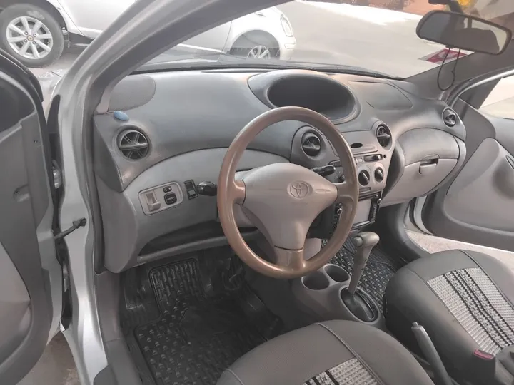 Toyota Platz 2001 Automatic Sedan – photo 7