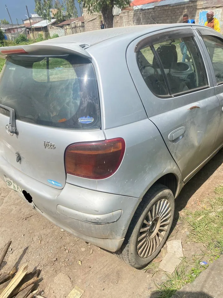 Toyota Vitz 2002 – photo 4