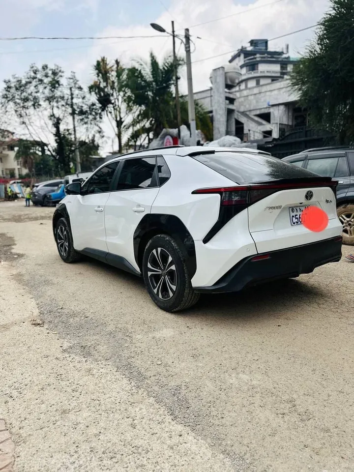 Toyota BZ4X 2WD 2023 EV – photo 4