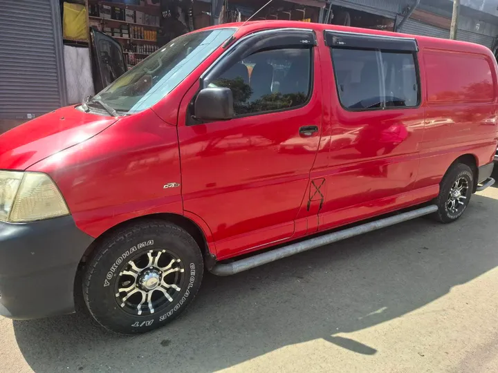 Toyota Hiace Dolfine Van 2011 – photo 6