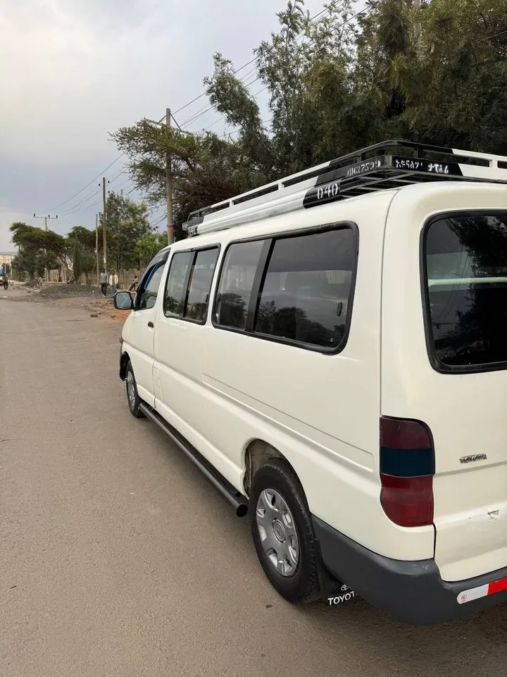 Toyota Hiace 2003 Van – photo 8