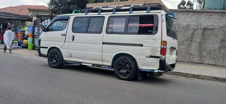 2004 5L Passenger Van – photo 3
