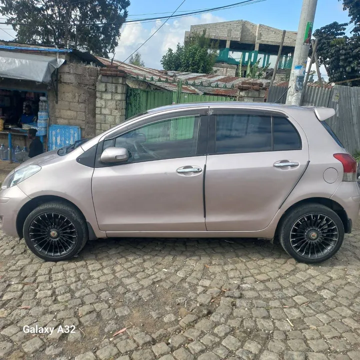 Toyota Yaris Compact 2010 Automatic – photo 4