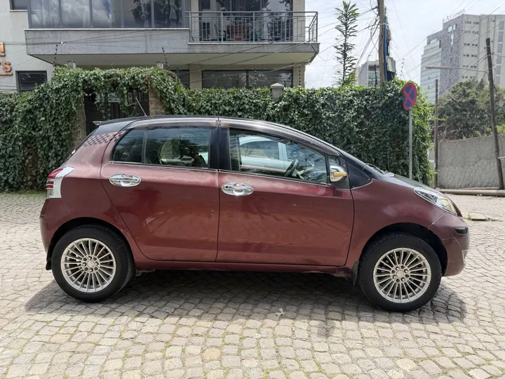 Toyota Yaris 2010 Automatic – photo 3