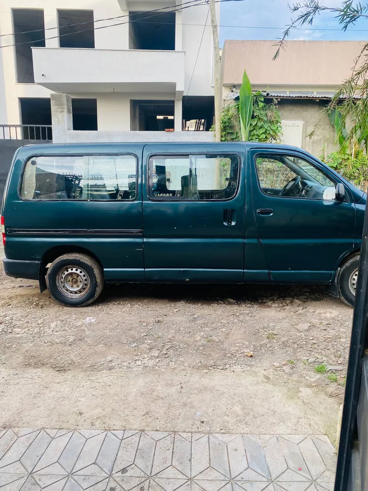 Toyota Hiace 2L 2000 Model – photo 3