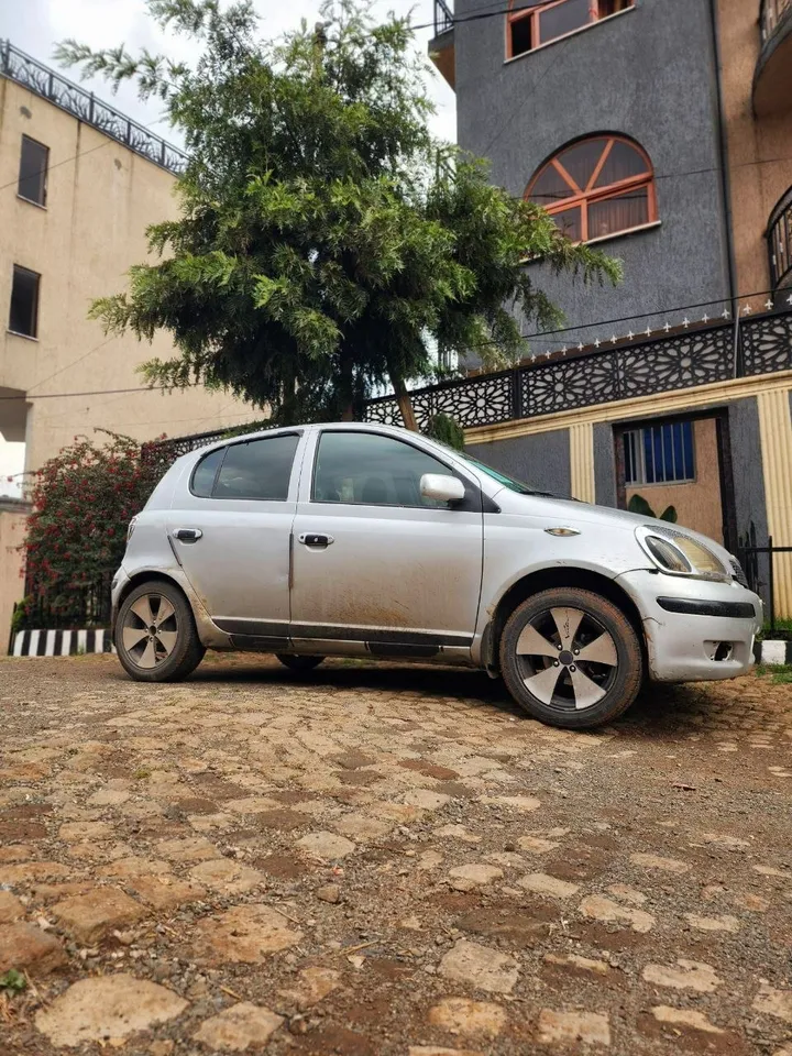 Toyota Hatchback 2004 Automatic 1.3L – photo 4