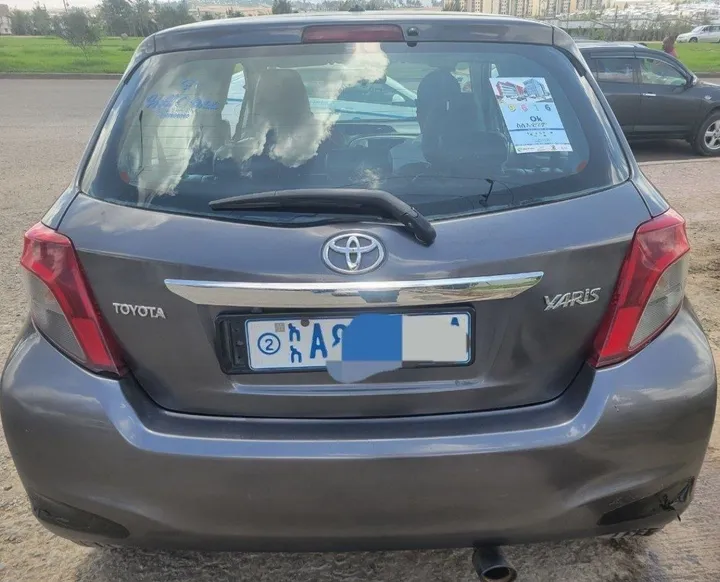 Toyota Yaris Compact 2012 Automatic – photo 6