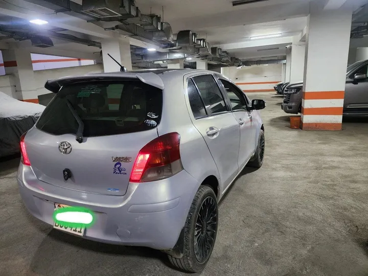 Toyota Yaris Compact 2010 – photo 4
