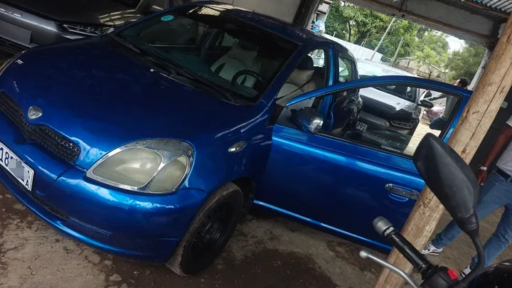 Toyota Vitz 2000 Automatic – photo 3