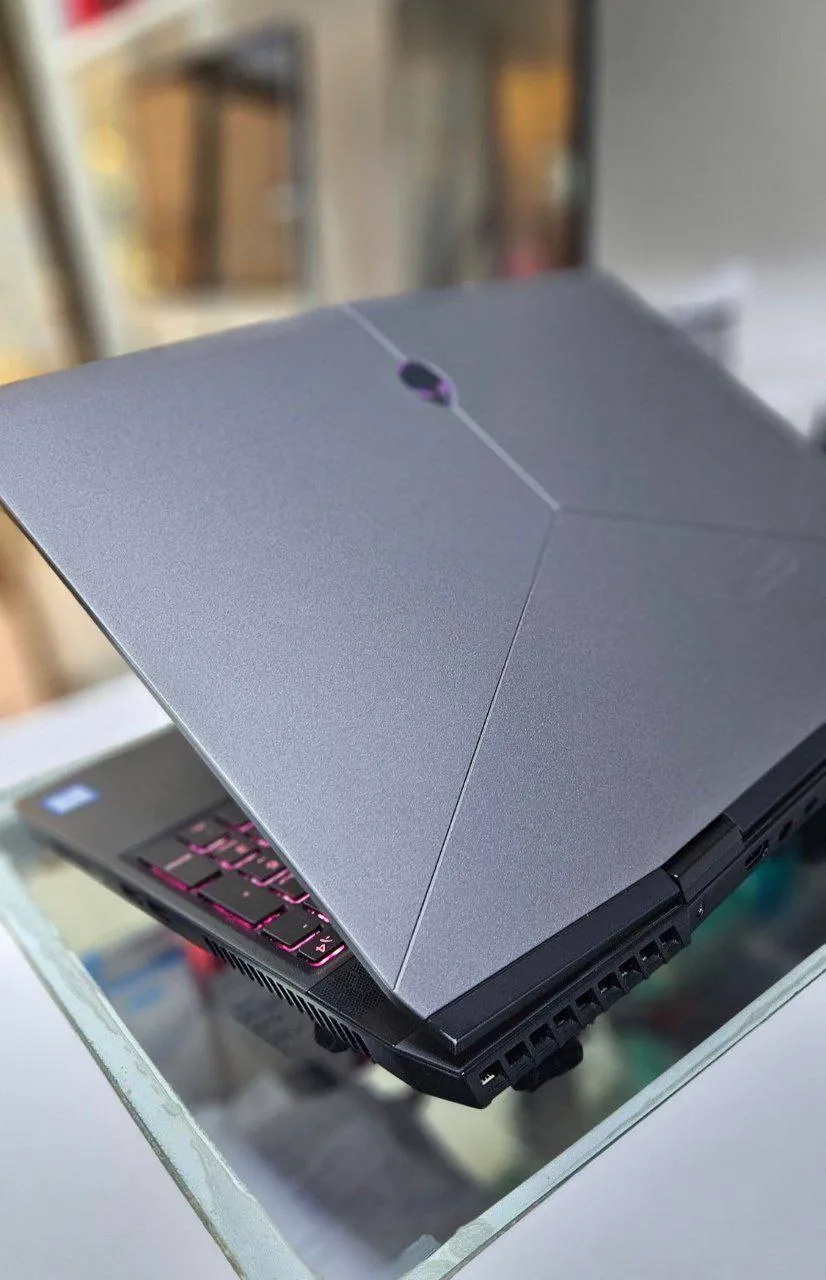 Alienware M15 Gaming Laptop – photo 3