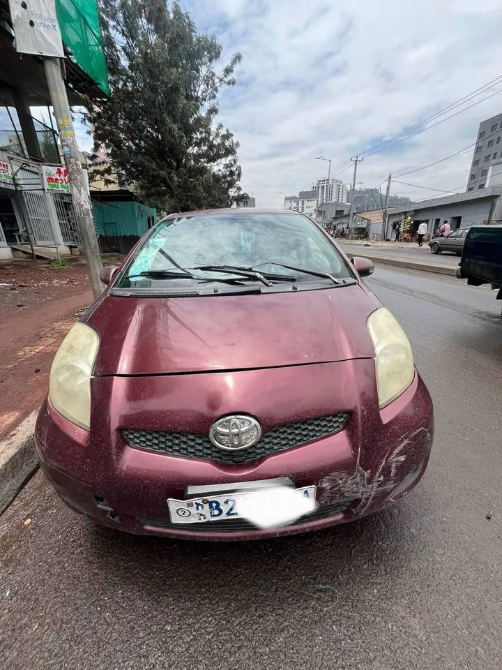 Toyota Yaris Compact 2010 – photo 4
