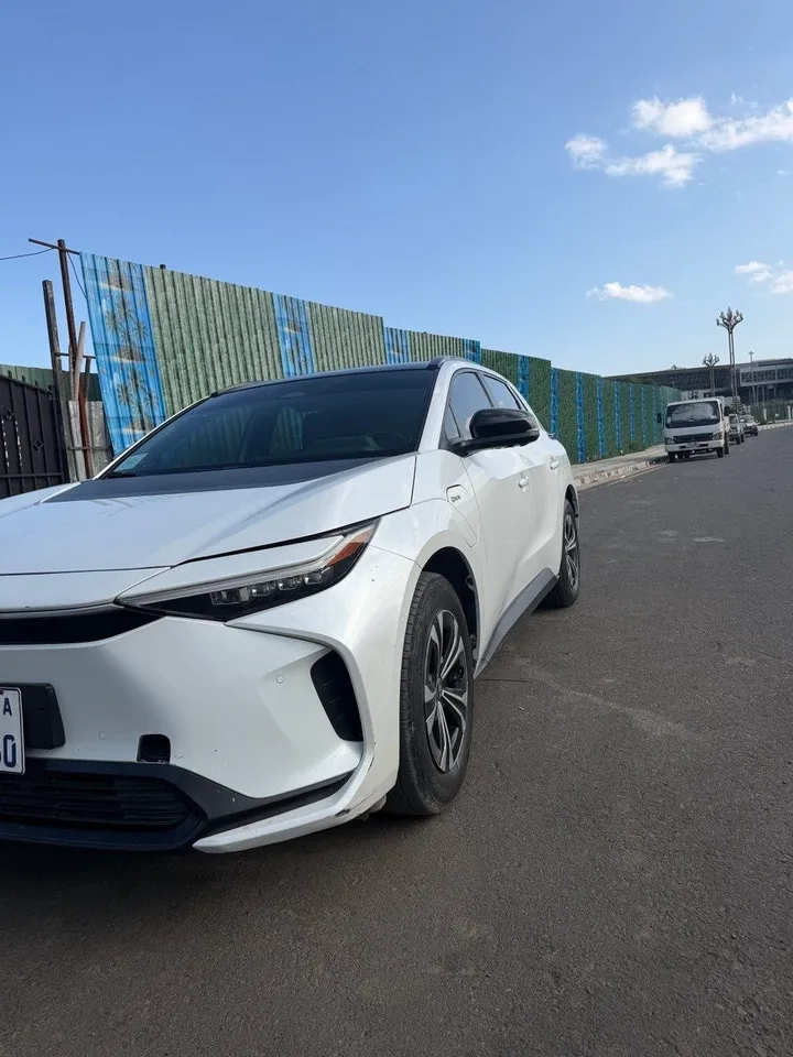 2024 Toyota bZ4X 2WD Ultra – photo 5