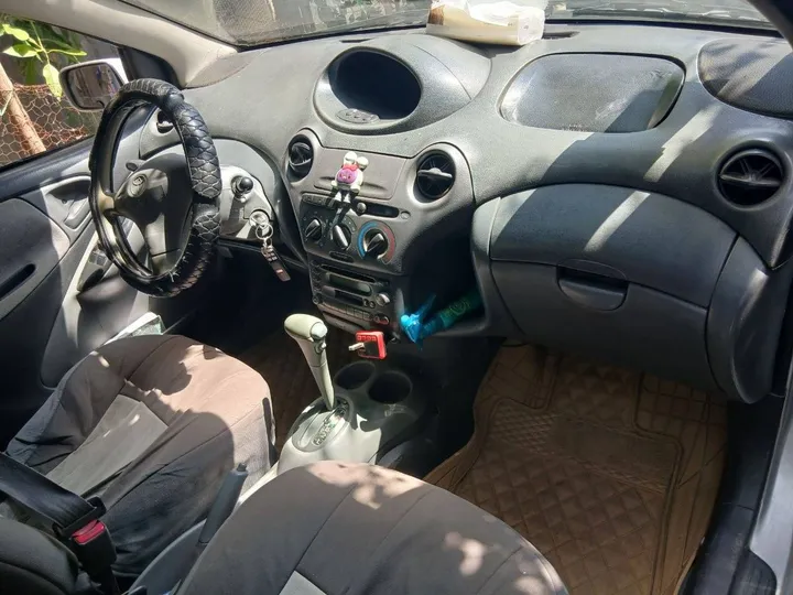 Toyota Vitz 2001 Automatic Hatchback – photo 3