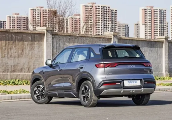 BYD Yuan Up 2025 Luxury – photo 5