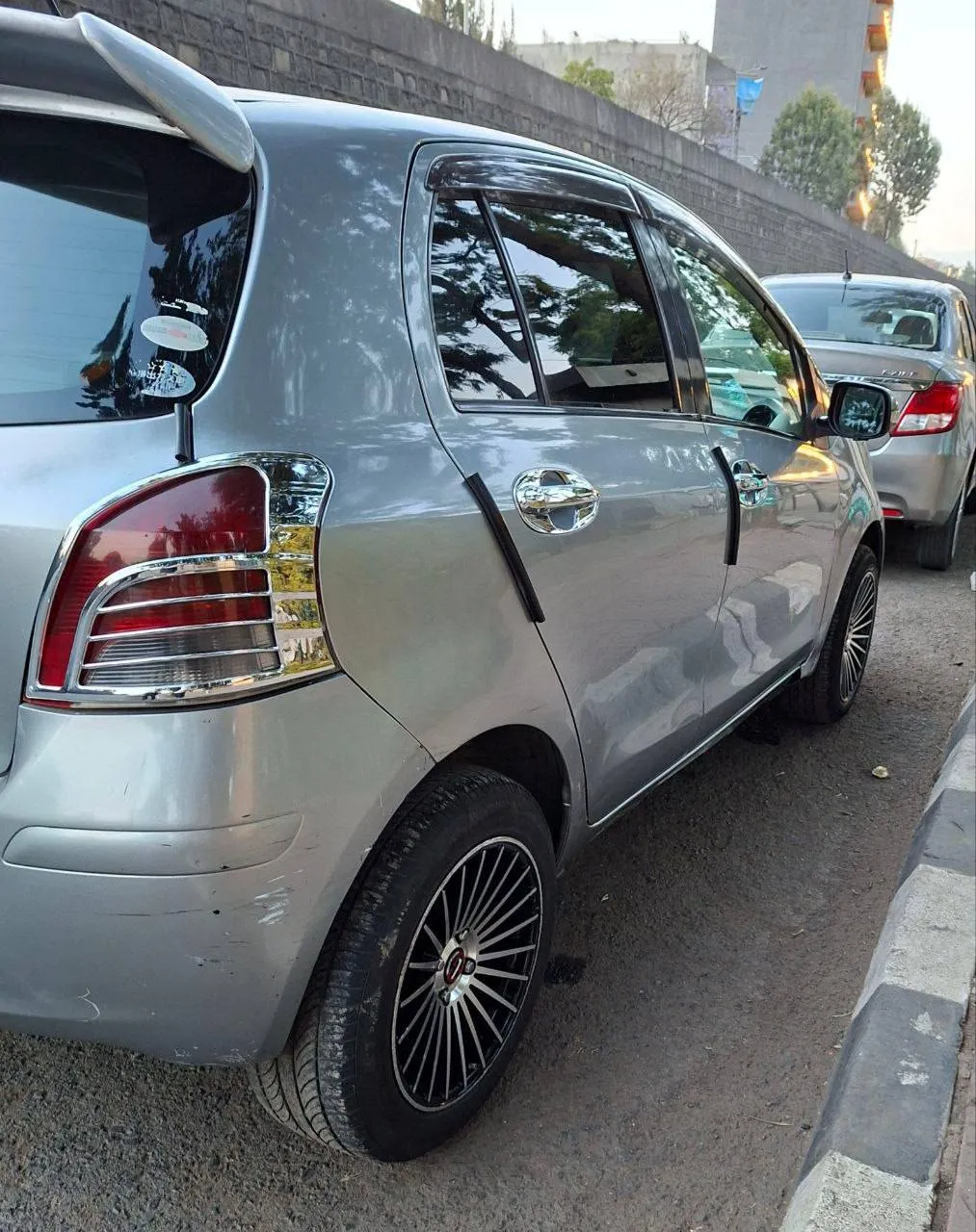 Toyota Yaris Compact 2010 – photo 5