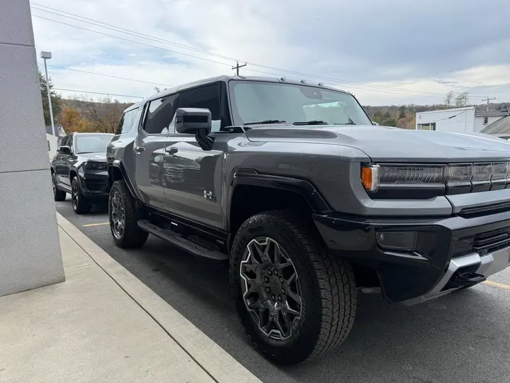 GMC Hummer EV SUV – photo 3