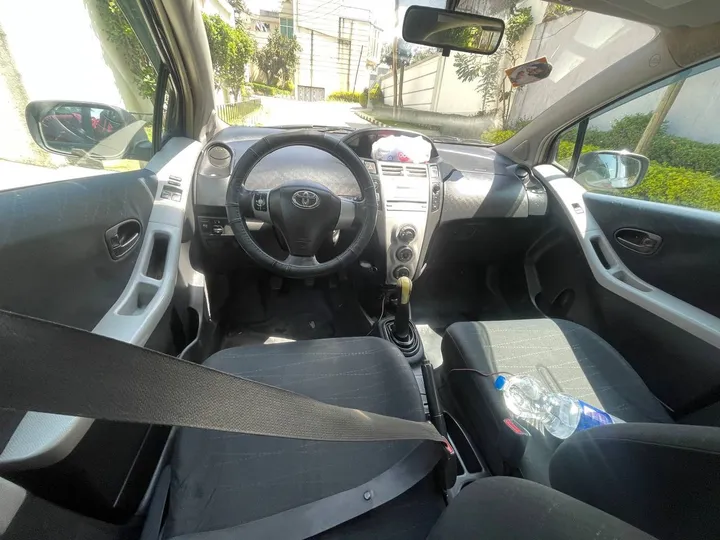 2007 Toyota Yaris Compact Manual – photo 4