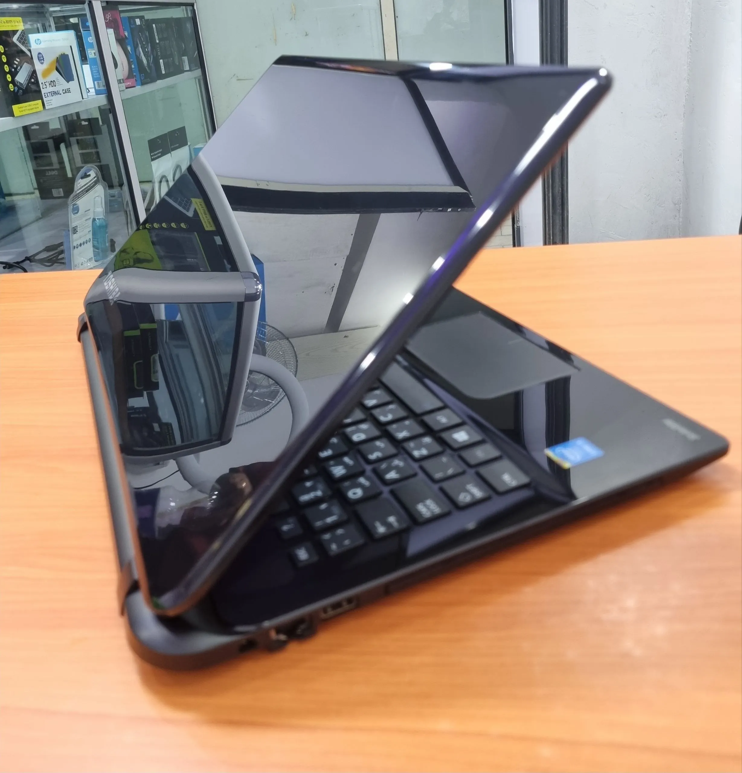 Toshiba Satellite i3 4GB 500GB Laptop – photo 4