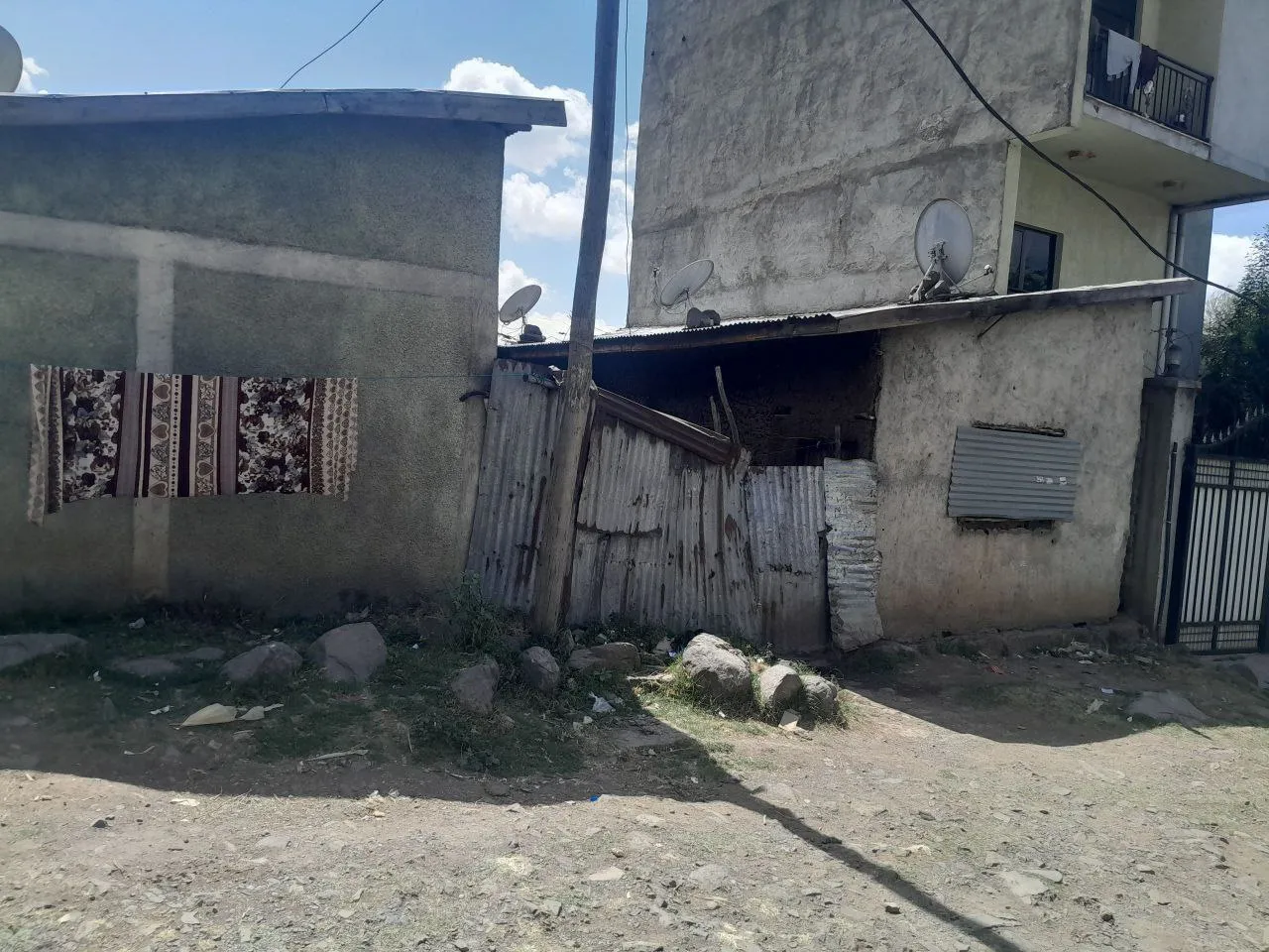 105 sqm Land with House in Summit – photo 3