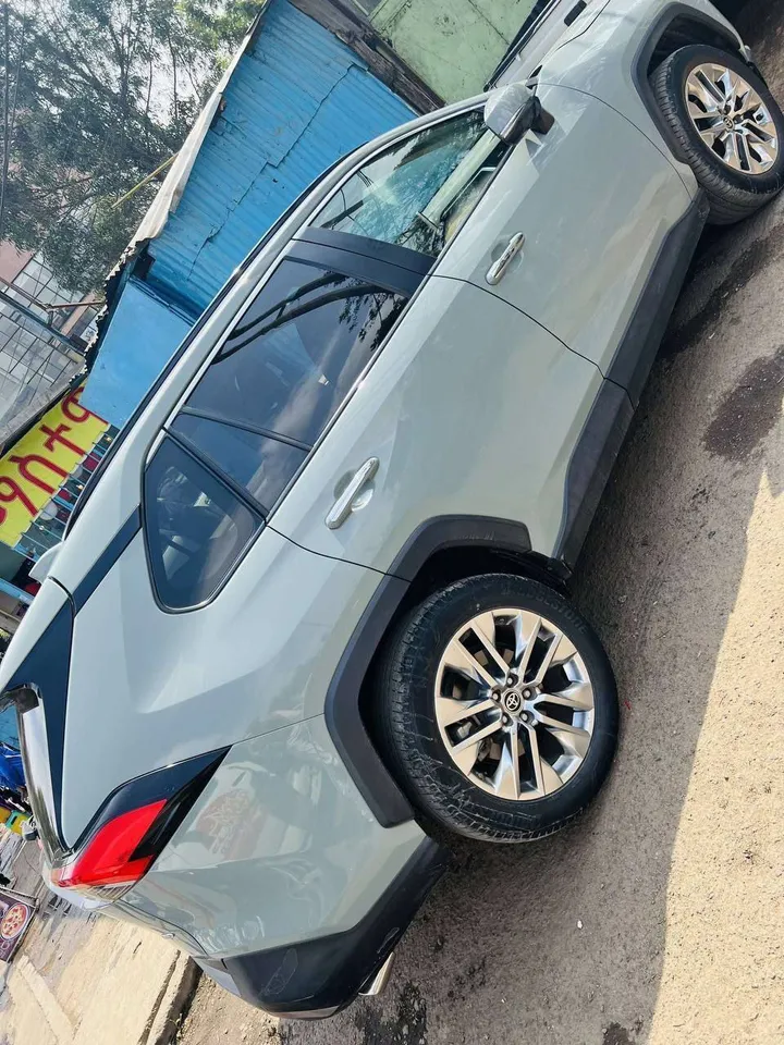 Toyota RAV4 2022 – photo 5