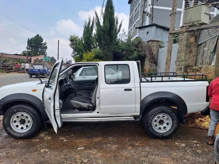 2012 Nissan Double Cab Pickup – photo 6