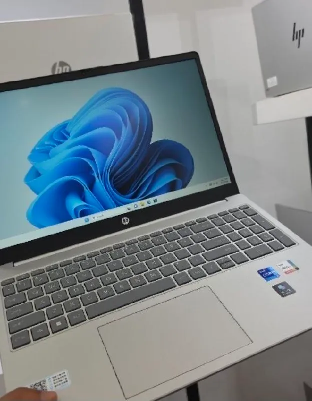 HP EliteBook 830 G10 x360 – photo 3
