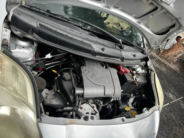 Toyota Compact Yaris 2010 Automatic – photo 5