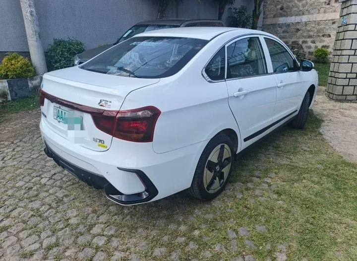 2026 Dongfeng E70 Pro EV Sedan – photo 4