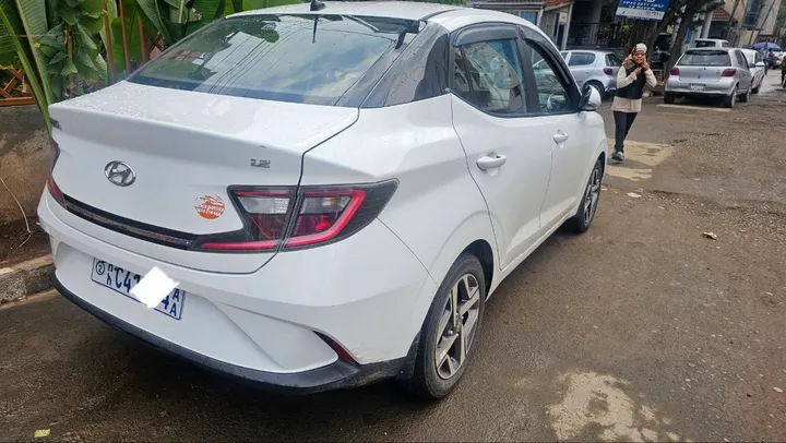 Hyundai Grand i10 2023 Automatic – photo 3