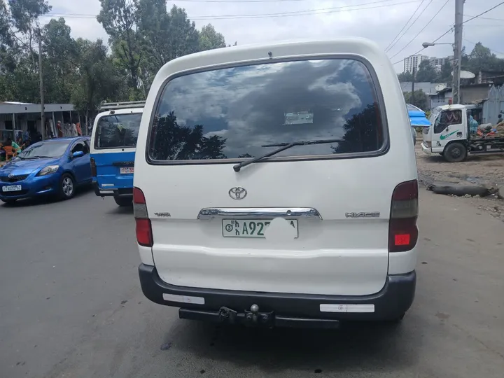 Toyota Hiace 2010 D4D Van – photo 3