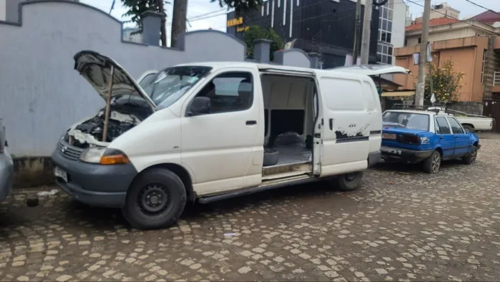 Toyota Hiace Cargo Van 2003 – photo 4