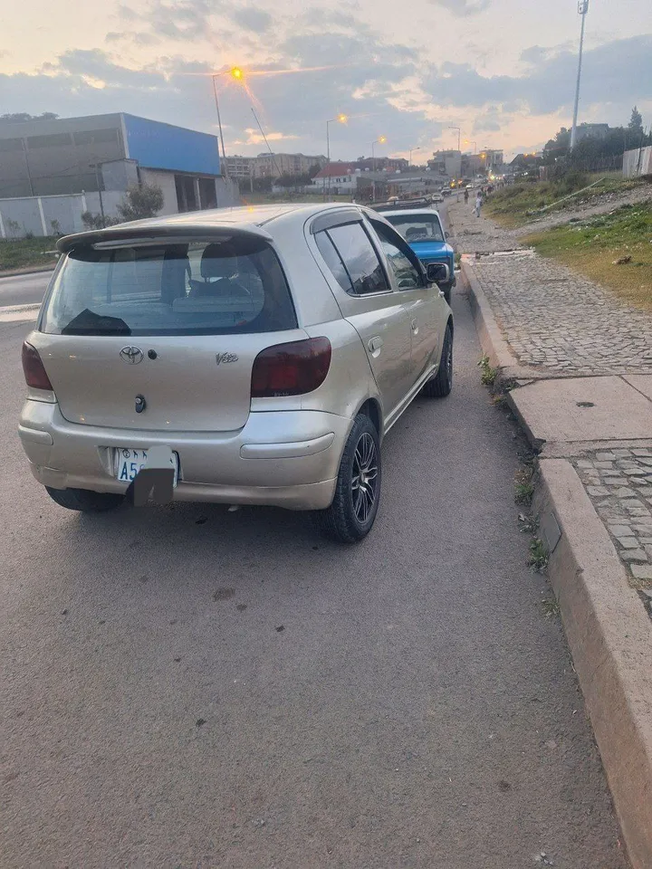 Toyota Vitz 2002 Automatic – photo 4