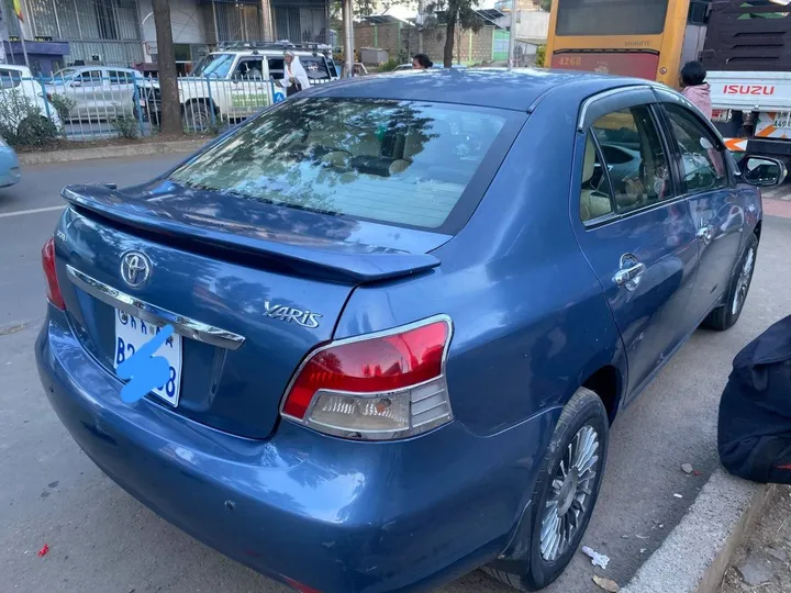Toyota Yaris Sedan 2010 – photo 4