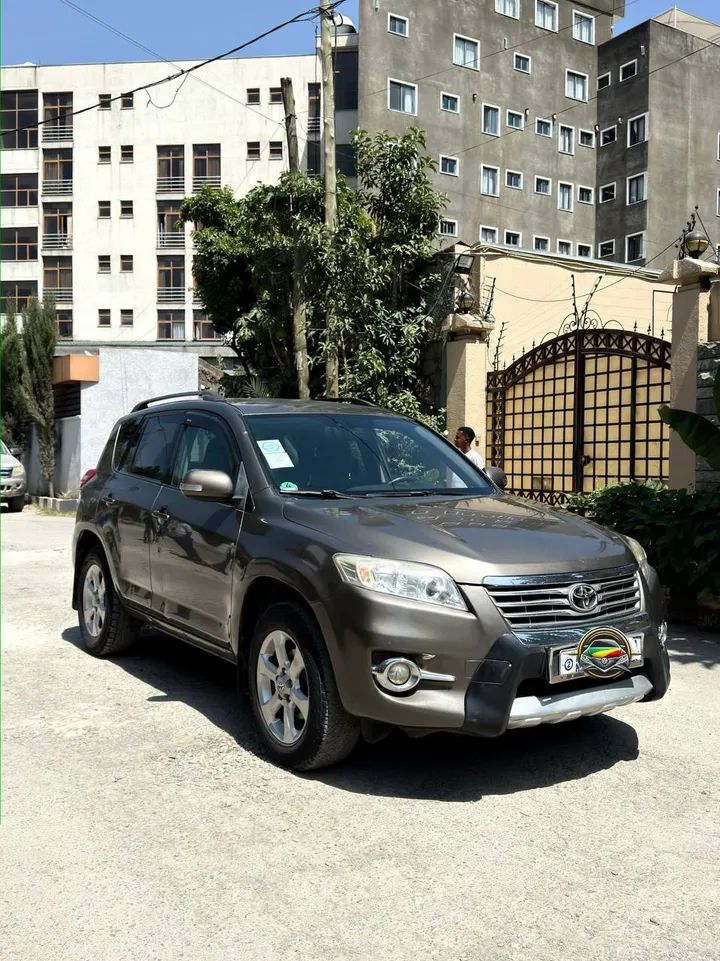 Toyota RAV4 2010 Automatic – photo 4
