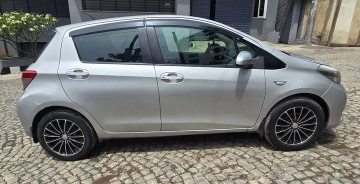 Toyota Yaris Compact 2012 Automatic – photo 8