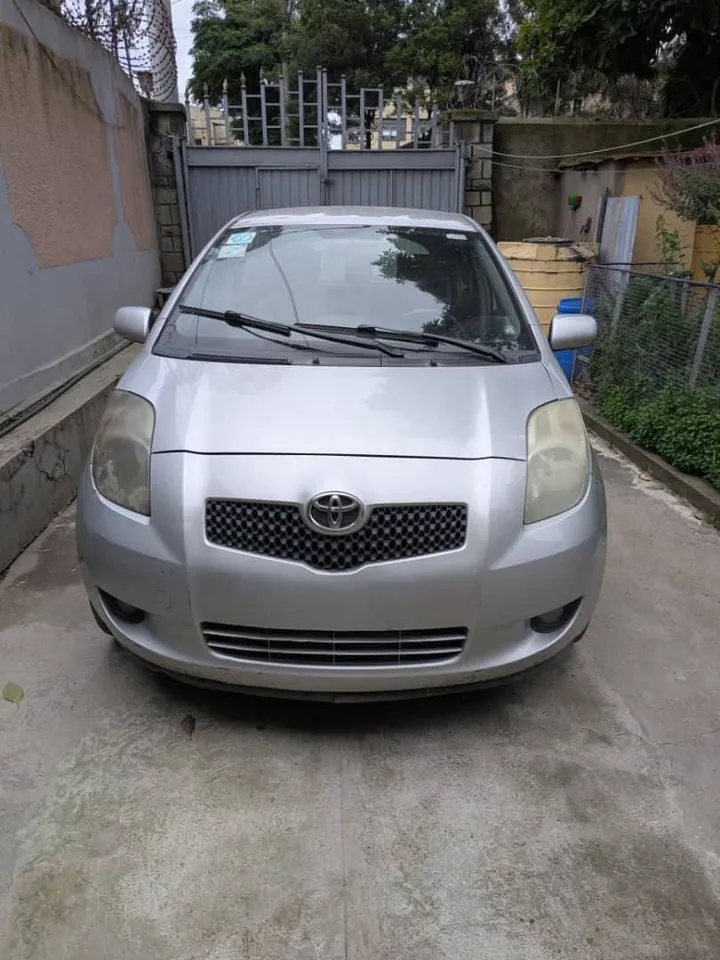 Toyota Yaris Manual 2010 – photo 3