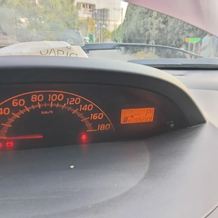 Toyota Yaris Compact 2010 – photo 5